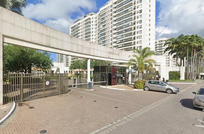 Apartamento nº 107 do Bloco 02, na Avenida Jaime Poggi, nº 99, Cond. Estrelas - Barra Olimpica