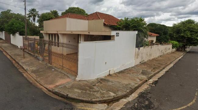 Comprei (PGFN): Casa residencial com aproximadamente 218,75 m² e edícula com 39,25 m², José Bonifácio - SP