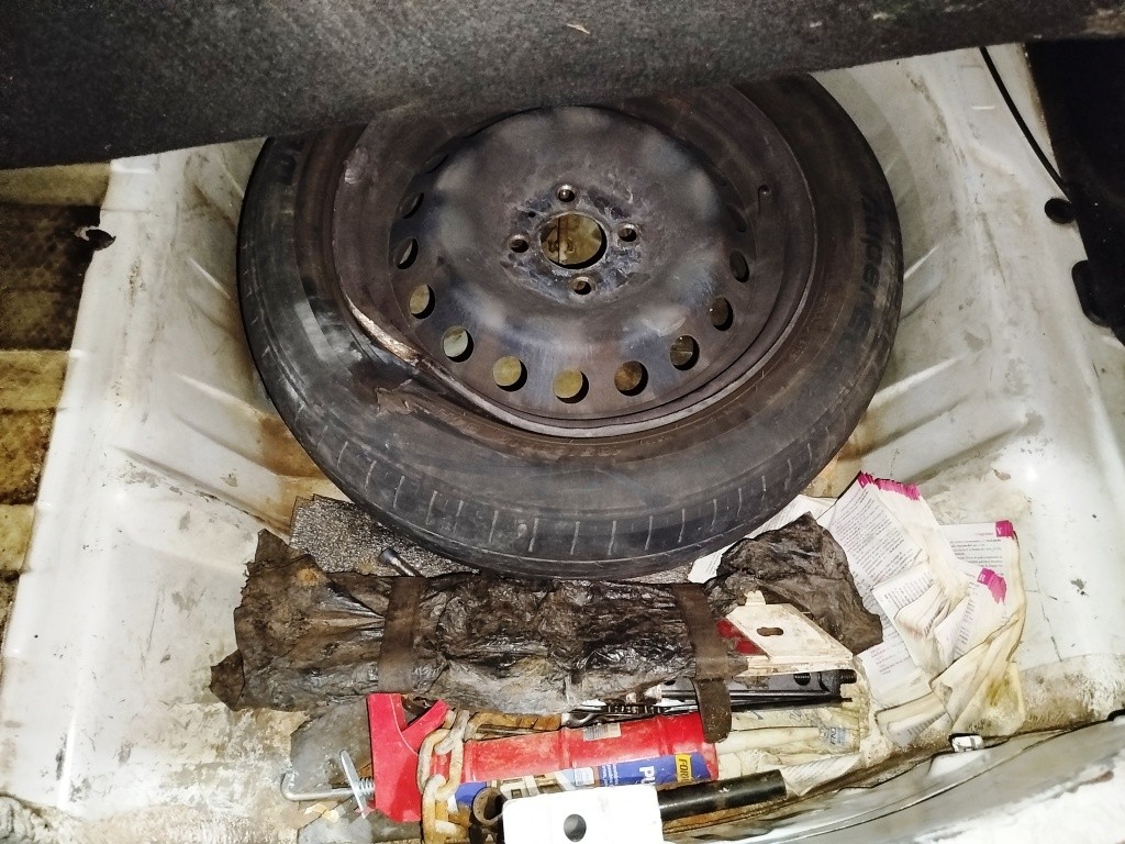 Renault Logan AUTH 1.0, placa B*****7, cor branca, ano 2018/19, RENAVAN 01156899793, funcionando e no estado que se encontra. — foto 8 de 9