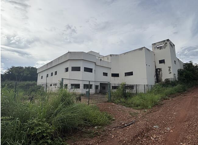 Imóvel 61.174,25m², c/ constr. 7.400m², Campos Verde/GO. Com uma mina para extração de esmeralda.