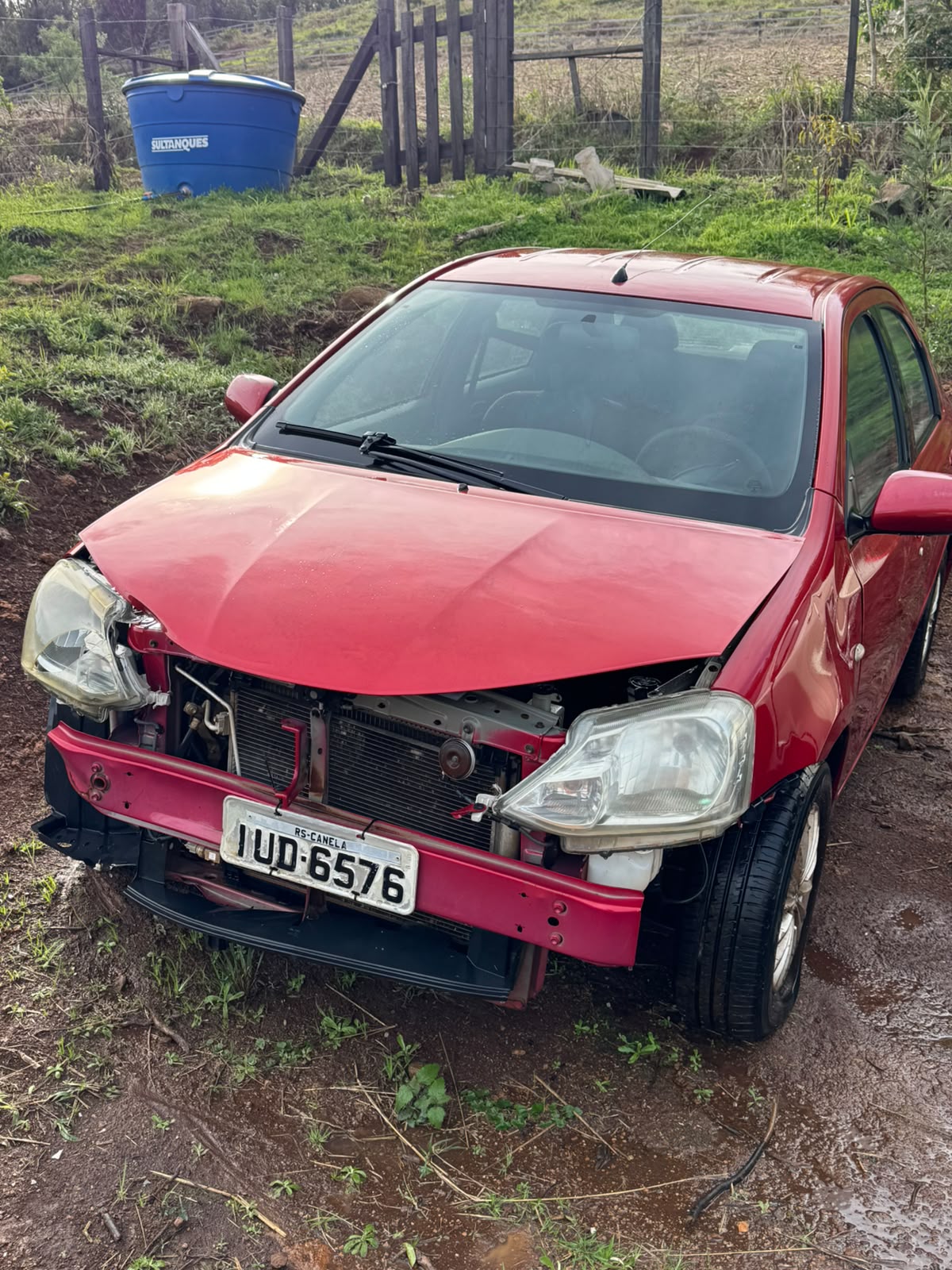 TOYOTA ETIOS SD XS, ANO 2013, PLACAS IUD6576 — foto 7 de 8