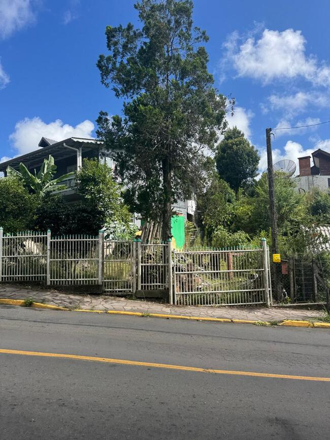 TERRENO DE 225M², RUA TRISTÃO DE OLIVEIRA EM GRAMADO/RS