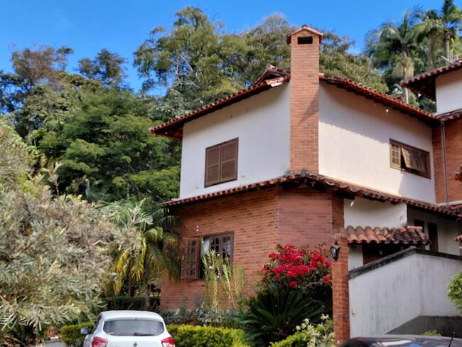 CASA 04 QTOS.(SUÍTE) em TERESÓPOLIS-RJ