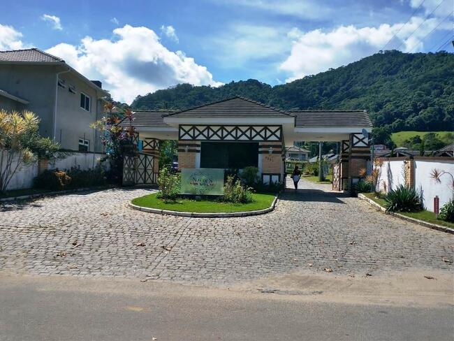 TERRENO c/ 353m²  Condomínio "Vale das Nações", em Teresópolis-RJ