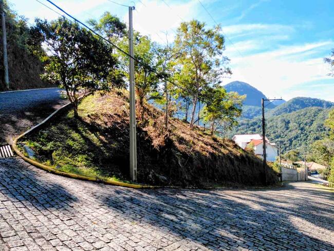 TERRENO c/ 392m², CONDOMÍNIO "PARADISO", ALBUQUERQUE, TERESOPOLIS-RJ