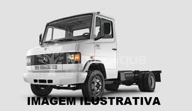 LOTES COM 2 VEÍCULOS AUTOMOTOR DA MARCA MERCEDES BENZ, MOD. 710 E GM/CHEVROLET , MOD. OMEGA