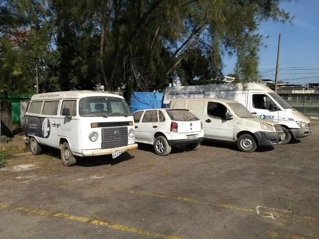 Lotes com veículos marcas Fiat, Volkswagem e Mercedes.