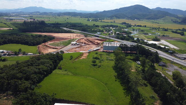 IMÓVEL URBANO TERRENO ÀREA 33.000M² + GALPÃO 5.000M² EM BRUSQUE/SC