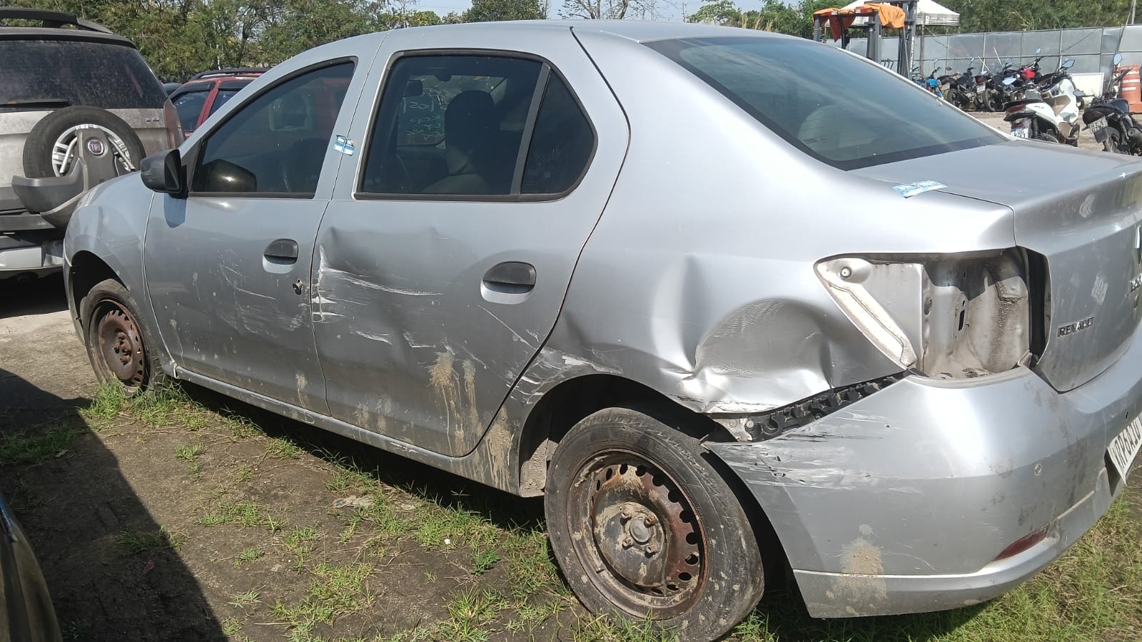 Renault/Logan Auth 1016V — foto 3 de 6