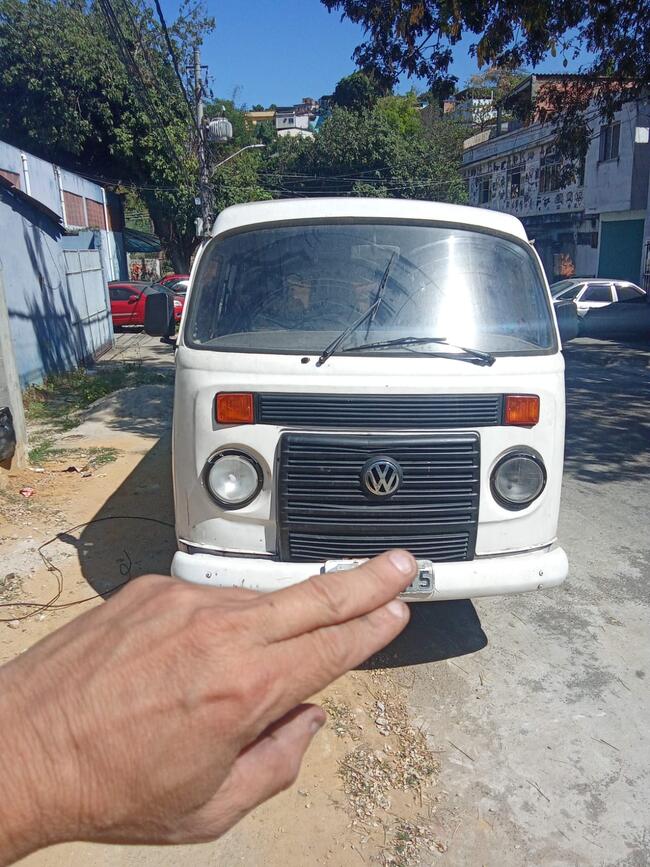 Kombi, ano 2011/2012, problema no motor de aranque, débito R$ 2.776,15