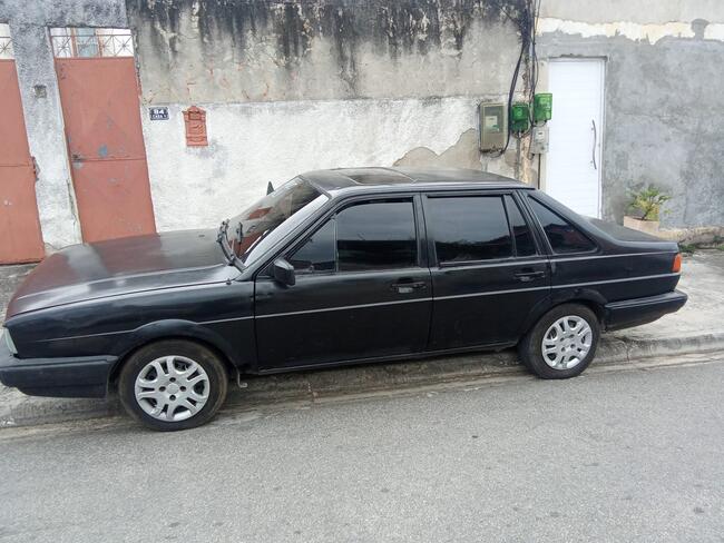 VW / SANTANA. Falta foro das portas do carona e do motorista. GNV não consta no documento, regularização por conta do arrematante. Ano 1989. Com débito aproximadamente de R$ 955,00.