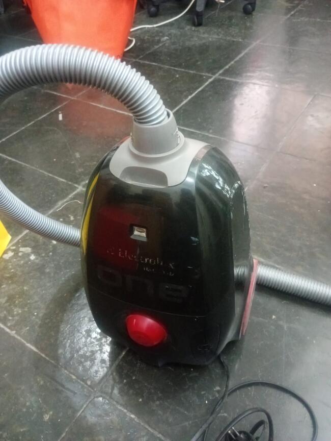 ASPIRADOR DE PO ELETROLUX MODELO ONE03