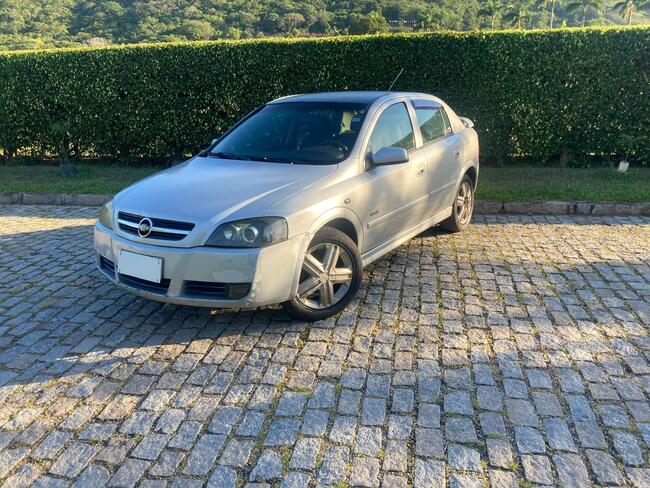 Astra CD 2.0 8V 2003  2025 vistoriado  Recibo aberto  GNV homologado e vistoriado 2026  Completo  Ar não está funcionando. CONDICIONAL