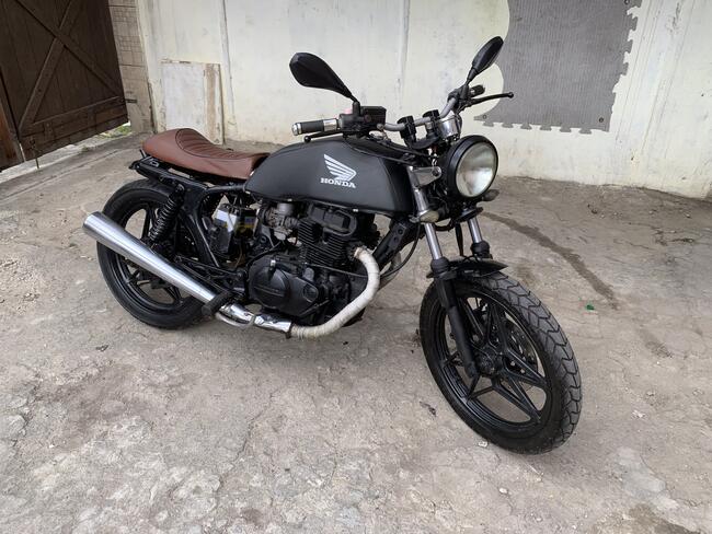 Honda CB 400, Moto customizada no estilo Café Racer 450, Mecânica e parte elétrica em perfeito funcionamento. Pneus Excelente estado, Documentação 2026 no meu nome, sem multas, recibo digital, tranferencia na hora.