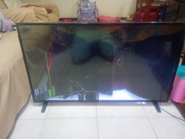 TV Philco PH43E30DSGW é uma Smart TV LED de 43 polegadas com resolução Full HD (1920 × 1080 pixels).
