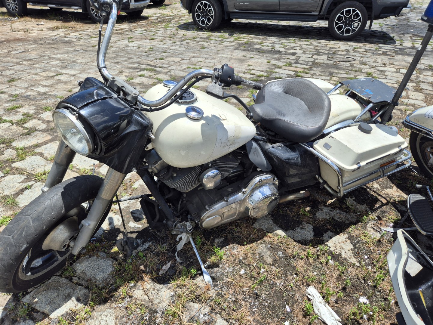 HARLEY-DAVIDSON / FLHP ROAD KING POLICE 4