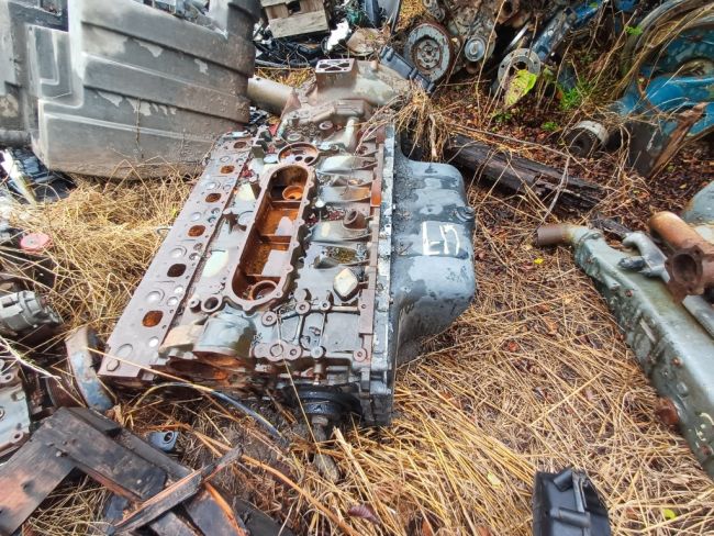1 Motor a combustível sem cabeçote 6 cilindros