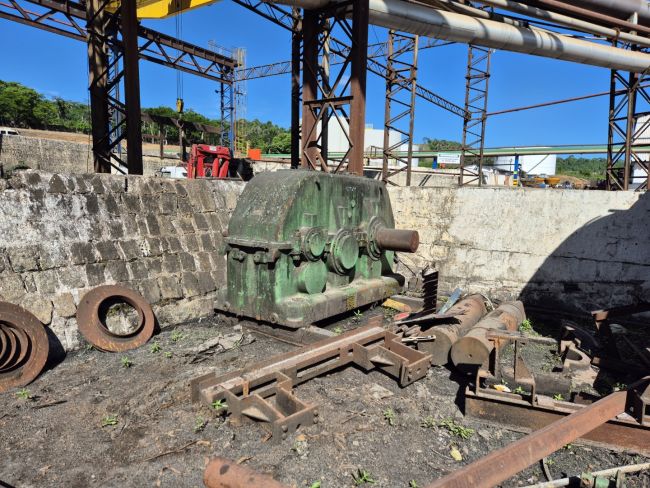 1 Redutor Dedine H2h.195, Redução 1: 33, 819, Potência Admissível 340 kW Até 730kw, Peso 13.150kg