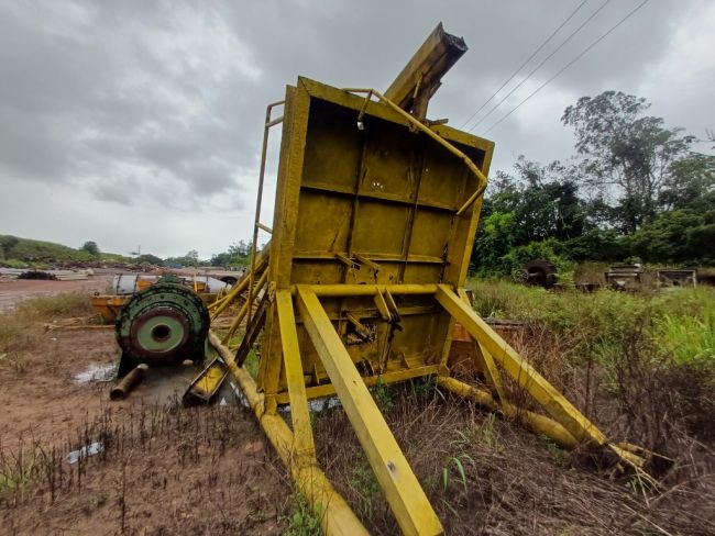 1 Tombador de Cana com Sistema Hidráulico, sem Pistão e sem Plataforma Superior e Inferior