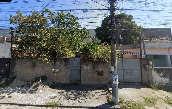 SÃO GONÇALO - CASA NA RUA ALFREDO AZAMOR