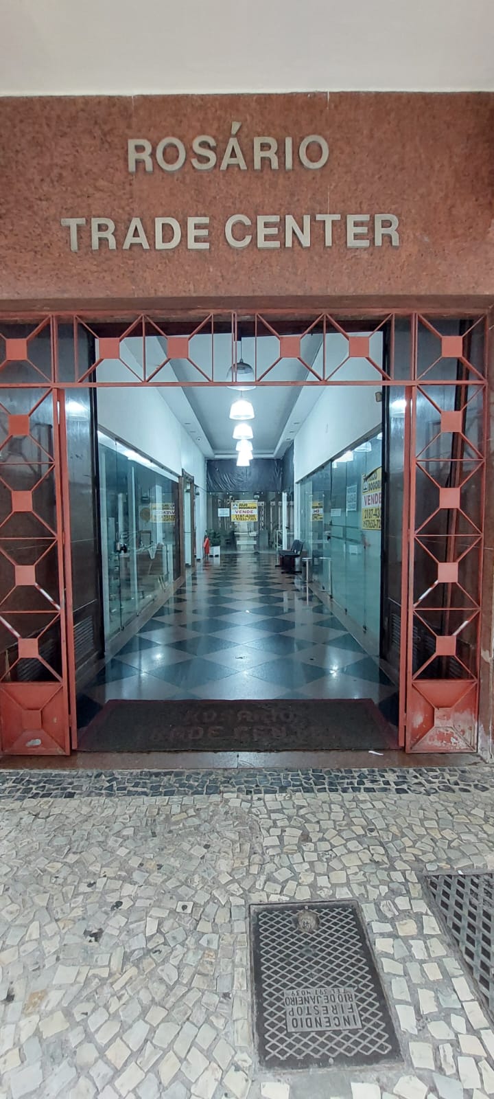 CENTR/RJ - LOJA COMERCIAL NA RUA DO ROSARIO 61, LOJA F