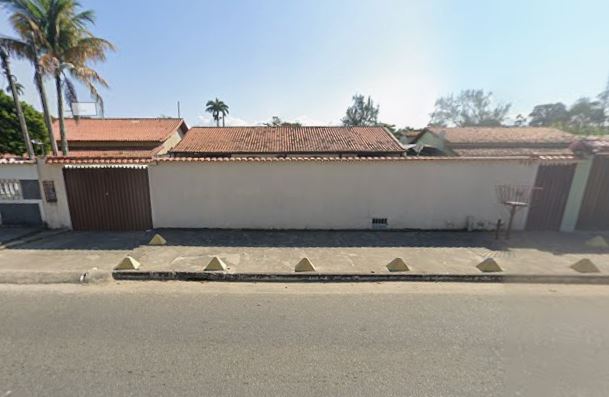 ARARUAMA - CASA COM  ÁREA DE 450,90M²