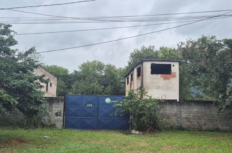 GALPÃO NA RUA AZHAURY MASCAREENHAS,N° 225 COM 2468M
