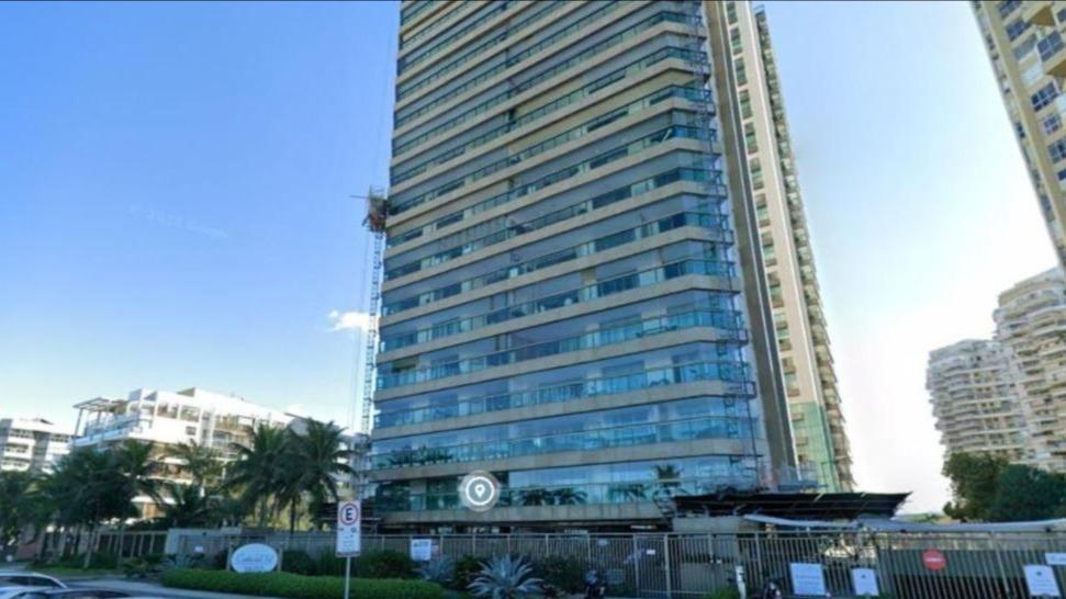 SITE COMPREI - Apartamento 202 do bloco 02 do "Edifício Marbella" situado na Av. Lúcio Costa, nº 3.602, Barra da Tijuca.