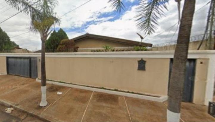 SITE COMPREI - SÃO PAULO - Um imóvel residencial urbano, n° 27, localizado na Rua Hely J. de Souza Nogueira.