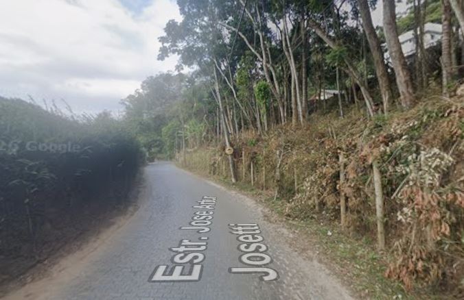 IMÓVEL CONSTIRUIDO POR UM PRÉDIO RESIDECIAL EM TERESÓPOLIS