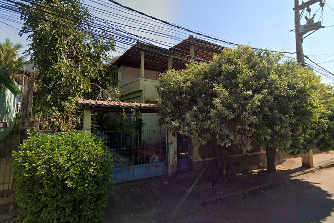CASA EM ITAPERUNA - RJ.