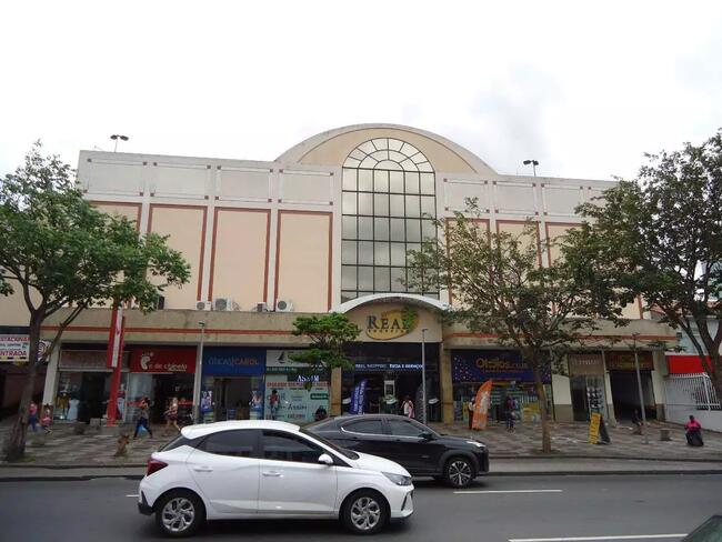 LOJA NO REAL SHOPPING - BANGU - RIO DE JANEIRO.