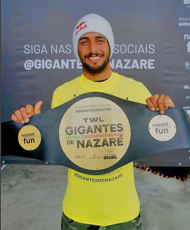 Cinturão dos Gigantes de Nazaré do Lucas Chumbo. Item autografado.