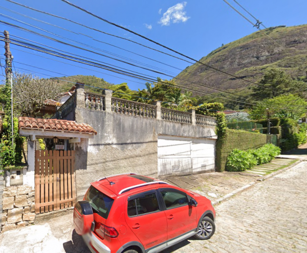 IMÓVEL COM ÁREA DE 868 M2