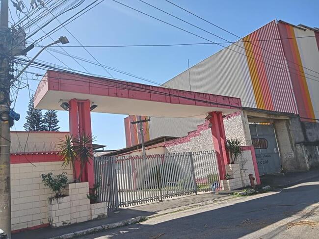 Complexo Industrial De 12.289 M² Em Nova Iguaçu, localizado em Nova Iguaçu - RJ, bairro Califórnia