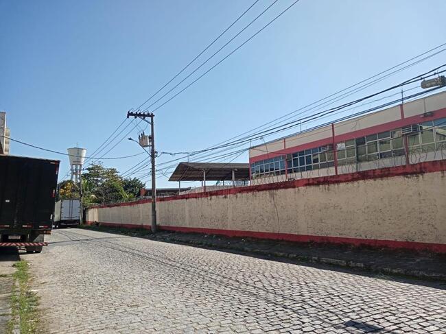 Complexo Industrial De 12.289 M² Em Nova Iguaçu, localizado em Nova Iguaçu - RJ, bairro Califórnia