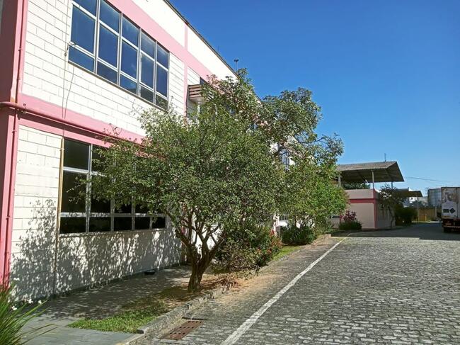 Complexo Industrial De 12.289 M² Em Nova Iguaçu, localizado em Nova Iguaçu - RJ, bairro Califórnia