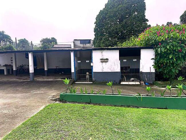 Terreno De 4.497m² Com Casa, Piscina E Edificações – Ipiabas/rj, localizado em Barra Do Piraí - RJ, bairro Ipiabas
