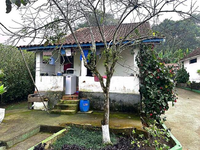Terreno De 4.497m² Com Casa, Piscina E Edificações – Ipiabas/rj, localizado em Barra Do Piraí - RJ, bairro Ipiabas