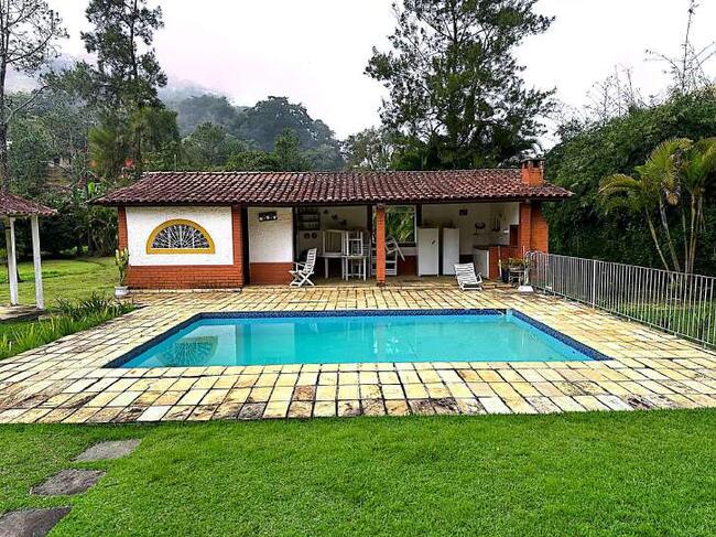 Terreno De 4.497m² Com Casa, Piscina E Edificações – Ipiabas/rj, localizado em Barra Do Piraí - RJ, bairro Ipiabas