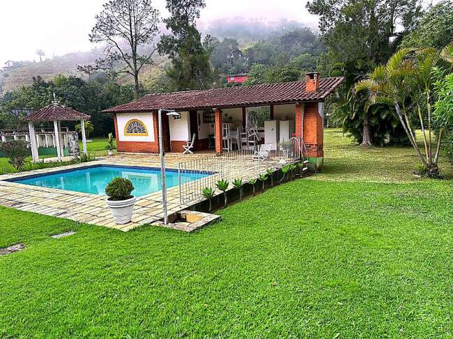 Terreno De 4.497m² Com Casa, Piscina E Edificações – Ipiabas/rj, localizado em Barra Do Piraí - RJ, bairro Ipiabas
