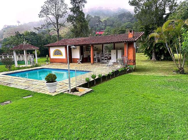 Terreno De 4.497m² Com Casa, Piscina E Edificações – Ipiabas/rj, localizado em Barra Do Piraí - RJ, bairro Ipiabas