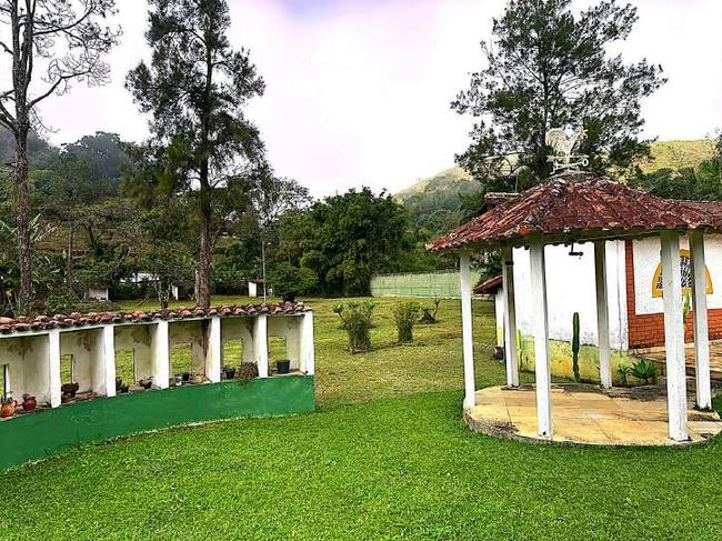 Terreno De 4.497m² Com Casa, Piscina E Edificações – Ipiabas/rj, localizado em Barra Do Piraí - RJ, bairro Ipiabas