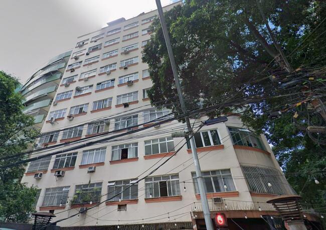 APARTAMENTO COM 27M2 NO CATETE