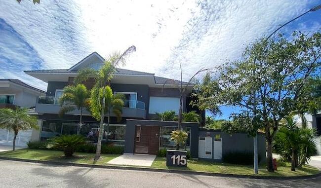 CASA COM 681M² NA BARRA DA TIJUCA