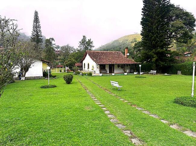 TERRENO DE 4.497M² COM CASA, PISCINA E EDIFICAÇÕES – IPIABAS/RJ