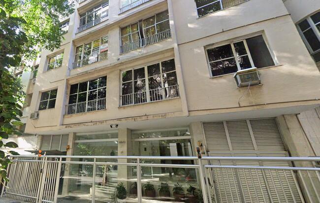 APARTAMENTO COM 120M² EM COPACABANA