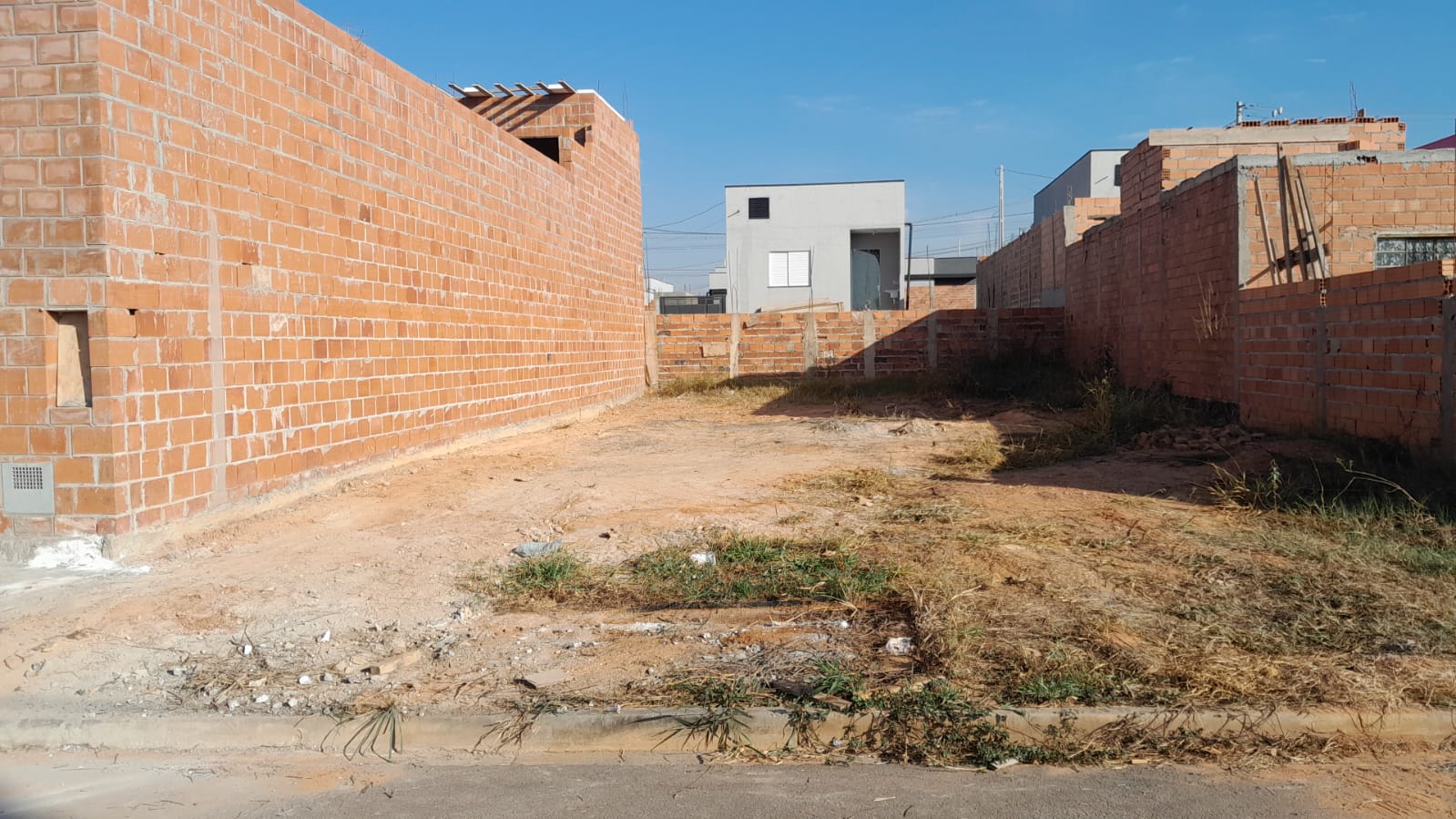 Lote De Terreno - Nº “07” - Quadra “t” - Jardim Noval Alvorada - Situado No Imóvel Santa Josefina - Área De 200,00 M²