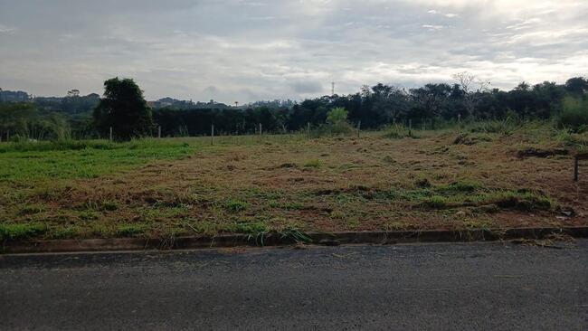 Terreno Corresponde Ao Lote Nº 13 Da Quadra F, Contando Com Área Total De 200,13 M² E Configuração Regular, Com 10,50 Metros De Frente E Aproximadamente 19,06 Metros De Profundidade., localizado em Mogi Guaçu - SP