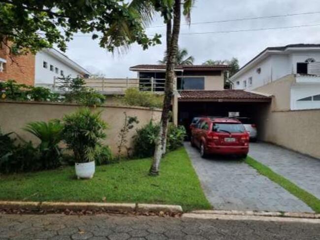 Casa residencial de 247,03 m2 sobre terreno de 518,00 m2 no Cond.  Jardim Acapulco no Guarujá/SP